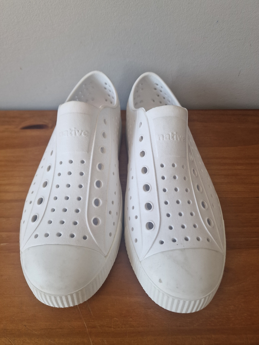 Mens Native White Shies, Size 10